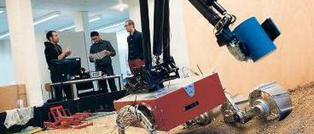 Planet im ersten Stock. Das Testgelände des TU-Teams im ersten Stock des Instituts für Luft- und Raumfahrt. 