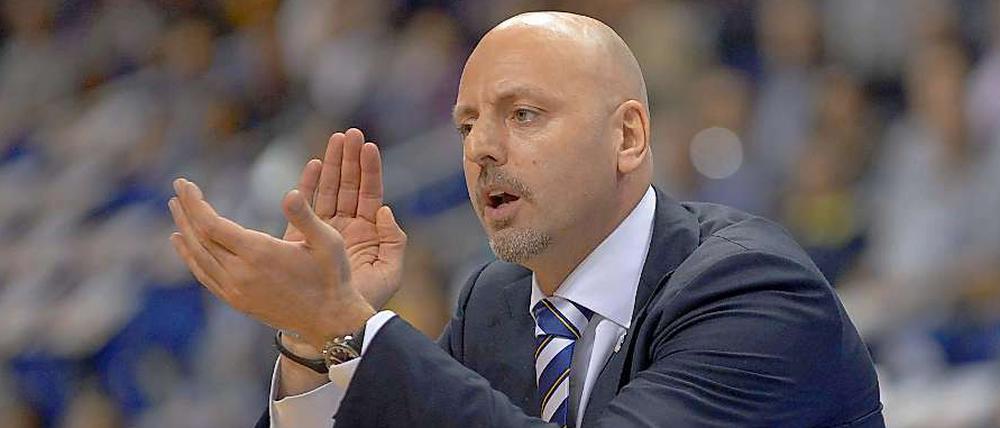 Mehr Applaus bitte! Sasa Obradovic ist es bei Alba-Heimspielen oft zu ruhig.