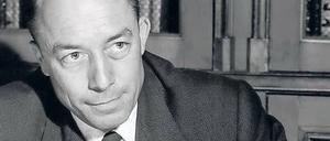 Ausgezeichnet. Albert Camus (1913–1960) im Oktober 1957 nach der Zuerkennung des Literaturnobelpreises. Foto: AFP