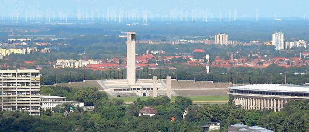Sportliche Pläne. Der Olympiapark ist seit 1936 wettbewerbstauglich. Das Tempelhofer Flughafenareal könnte einem Olympischen Dorf Platz bieten. 