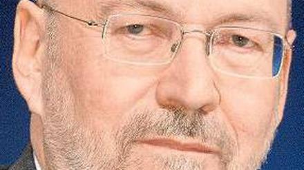 Franz-Josef Möllenberg. Der gelernte Bankkaufmann ist seit 44 Jahren Gewerkschaftsmitglied. 1990 wurde er Kassenwart der NGG, zwei Jahre später Vorsitzender.