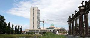 Potsdams Wahrzeichen: das Hotel Mercure. Markant und schwer umstritten. 