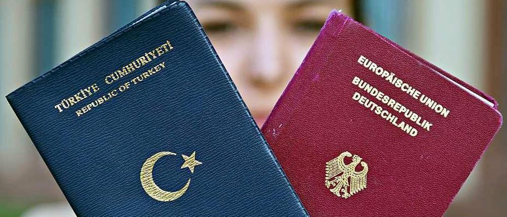 Der türkische und der deutsche Pass.