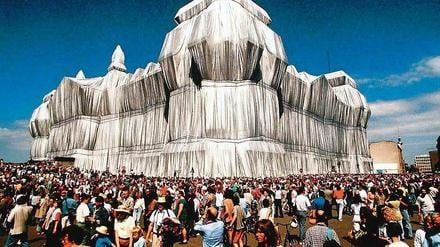 Berlin, Mitte der 90er. Der Reichstag - eine Attraktion in der Stadt.