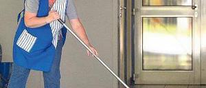 Legal weggewischt. Die Zahl der offiziell angemeldeten Putzfrauen steigt. Foto: dpa