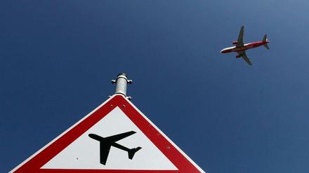 Die Diskussionen um die Flugrouten am BER gehen munter weiter. Wann die in Tegel ansässigen Airlines endlich umziehen können, ist nach wie vor offen.