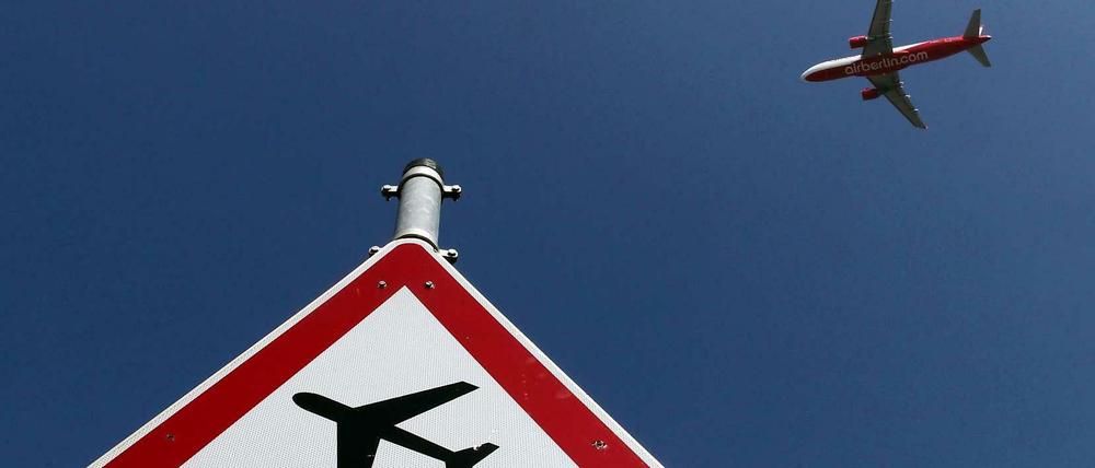Die Diskussionen um die Flugrouten am BER gehen munter weiter. Wann die in Tegel ansässigen Airlines endlich umziehen können, ist nach wie vor offen.