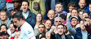 Seitenwechsel: Manchesters Robin van Persie und die Arsenal-Fans.