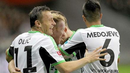 Lachend zum Sieg: Ivica Olic (l.) erzielte den Ausgleich zum 1:1.