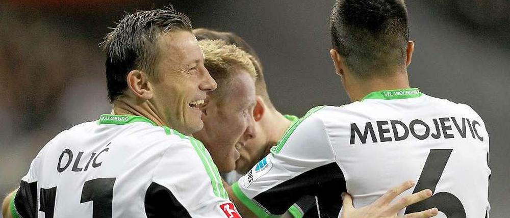 Lachend zum Sieg: Ivica Olic (l.) erzielte den Ausgleich zum 1:1.