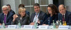 Sigmar Gabriel und seine Parteigenossen bei den Koalitionsverhandlungen.