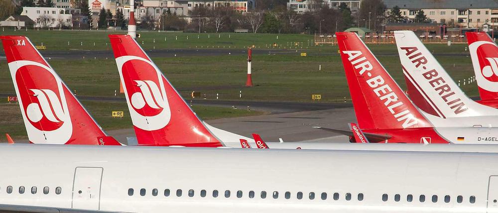 Flieger von Air Berlin in Berlin-Tegel, wo die Airline neben Düsseldorf und Palma de Mallorca ein Drehkreuz betreibt. Air Berlin ist in Berlin der mit Abstand größte Anbieter von Flügen.