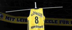 Verkauft, kein Berliner. Ärger um ein Trikot und seinen früheren Besitzer.