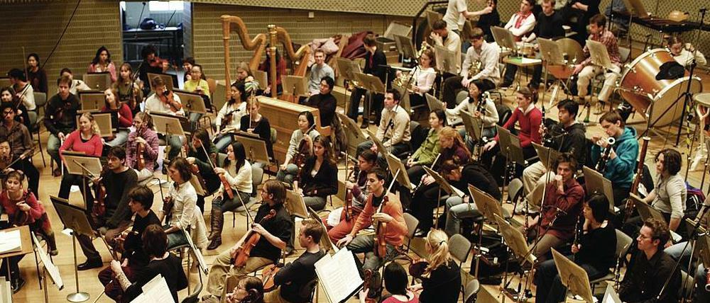 Die Mitglieder des UdK-Symphonieorchesters bei der Probe.