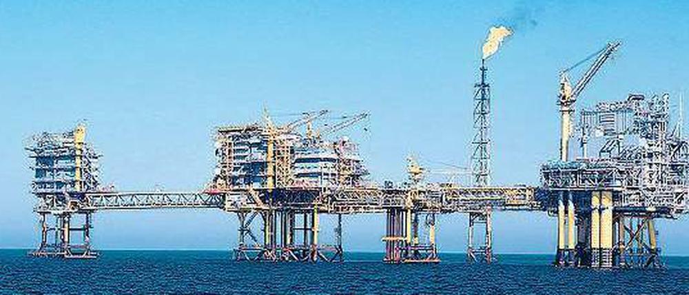 Klassische Öl- und Gasförderung, wie hier in der Nordsee, ist nach Ansicht der IEA zu teuer. Daher rät die Organisation zum Fracking. Foto: picture-alliance/ dpa
