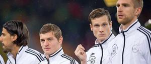 Da staunst du. Marcell Jansen (2.v.r.) hat mit 19 in der Nationalelf debütiert. Mit 24 schien seine Karriere beendet – mit 28 könnte er im Sommer zum dritten Mal an einer WM teilnehmen.