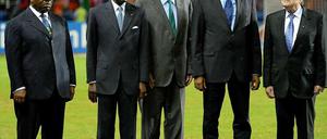 Teodoro Obiang (2.v.l.) gilt als einer der brutalsten und korruptesten Diktatoren in Afrika.