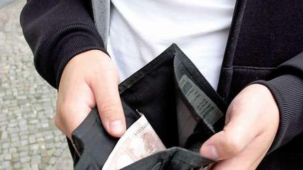 Kein Geld? Wer knapp bei Kasse ist, landet schnell in den Miesen.