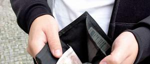Kein Geld? Wer knapp bei Kasse ist, landet schnell in den Miesen.