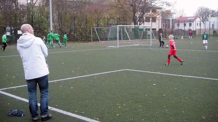 Ein weites Feld: Und Trainer Andreas (v.) muss alles überblicken.