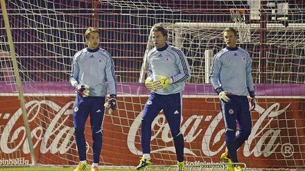Mittendrin statt nur dabei? Roman Weidenfeller (M.) im Torwarttraining mit den beiden anderen Nationaltorhütern René Adler (l.) und Manuel Neuer.