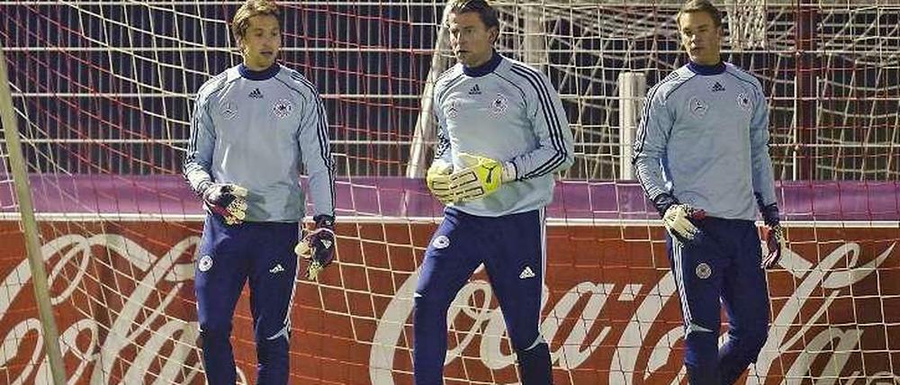 Mittendrin statt nur dabei? Roman Weidenfeller (M.) im Torwarttraining mit den beiden anderen Nationaltorhütern René Adler (l.) und Manuel Neuer.
