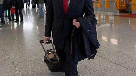 Mit Flug zum Tor. Manchmal nur leider zum falschen: Karl-Heinz Rummenigge.