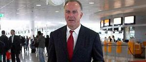 Mit Flug zum Tor. Manchmal nur leider zum falschen: Karl-Heinz Rummenigge.