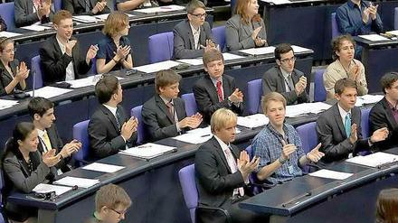 Harte Themen und bissige Debatten: Vier Tage lang schlüpfen 2011mehr als 300 Jugendliche in die Rolle von Politikern - und merken, wie schwierig der Job des Bundestagsabgeordneten ist.