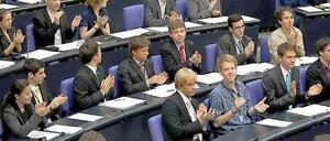 Harte Themen und bissige Debatten: Vier Tage lang schlüpfen 2011mehr als 300 Jugendliche in die Rolle von Politikern - und merken, wie schwierig der Job des Bundestagsabgeordneten ist.