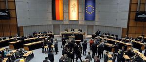 Nur im Plenarsaal ist genügend Beinfreiheit.