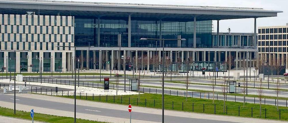 Sieht nur von außen fertig aus: Ein neuer Bericht belegt, dass im „Fluggastterminal“ des BER erst drei Prozent der nötigen „Restleistung“ geschafft wurden.