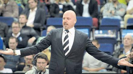 Entspannt euch! Albas Trainer Sasa Obradovic hat kein Problem mit den Fans in Deutschland – zu Hause in Serbien hat er schon ganz andere Sachen erlebt. 