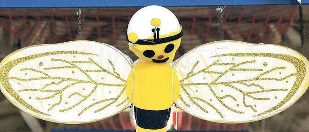 Eine flotte Biene – was sonst? – begrüßt die Besucher im Möthlower Museum, wo sich alles um den natürlichen Süßstoff und seine Gewinnung dreht.