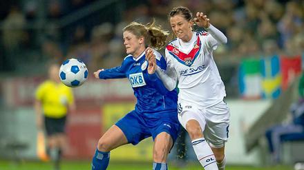 Turbines Maren Mjelde (links) im Hinspiel gegen Lotta Schelin.