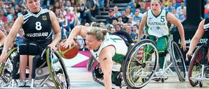 Action! Ausstellungsinitiator Näder bat auch Tagesspiegel-Redakteurin Annette Kögel, ein Bild auszuwählen. Es entstand beim Rollstuhlbasketball-Frauenfinale in London 2012. 