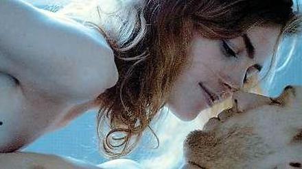 Hemel (Hannah Hoekstra) mit einem One-Night-Stand. 