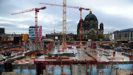 Deutschlands größte Kulturbaustelle: der Wiederaufbau des Berliner Schlosses. Laut Bundestagsbeschluss wird er überwiegend vom Bund finanziert. Kostenpunkt derzeit: 590 Millionen Euro.