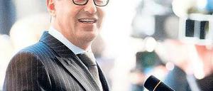 Ein echter Regionalist. Zu Alexander Dobrindt passen am besten Trachtenjanker und Bergstiefel. Sein Berliner Look wirkt eher wie eine Verkleidung. Foto: Maurizio Gambarini/dpa