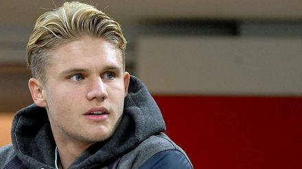 Alexander Merkel, 21, wechselte 2008 vom VfB Stuttgart in die Jugendabteilung des AC Mailand. 2011 feierte er dort nach sechs Einsätzen den italienischen Meistertitel. Seit dieser Spielzeit steht der deutsche Jugendnationalspieler bei Udinese Calcio unter Vertrag.