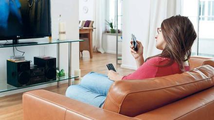 Jeder dritte TV-Zuschauer nutzt nebenher ein Smartphone oder Tablet. Foto: pa/dpa