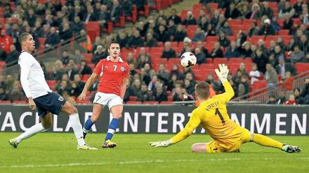 Englands Albtraum. Alexis Sanchez erzielte beide Treffer für Chile. Foto: AFP