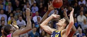 Wiedersehen macht Freude. Zuletzt verloren Levon Kendall (in blau) und die Berliner in Bonn.