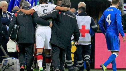 Früher war alles besser? Von wegen. Bis vor einigen Jahren konnte ein Kreuzbandriss, wie ihn sich Deutschlands Fußball-Nationalspieler Sami Khedira am Freitag zugezogen hat, durchaus das Karriereende bedeuten. Mittlerweile hat die Sportmedizin gewaltige Fortschritte gemacht. 