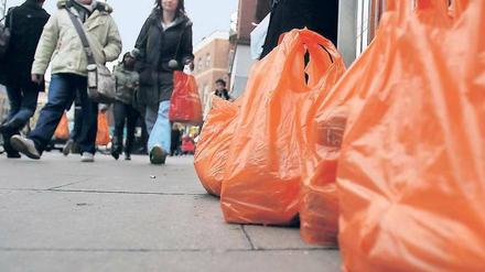 Wegelagerer. Solche dünnwandigen Plastiktüten möchte der EU-Umweltkomissar gern verbannen. 