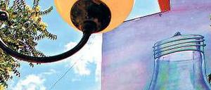 Ein bisschen bunt, ein bisschen alt, ein bisschen Baum. Das Athener Stadtviertel Metaxourgeios erinnert auch an ein Berlin, das just vergeht.