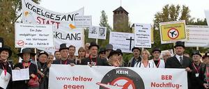 Dagegen, Dagegen! Fluglärminitiativen wehren sich gegen den Krach.