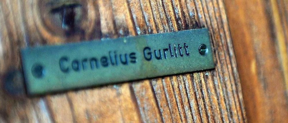 Das Phantom hinter dem Schild. Über Wochen war über Cornelius Gurlitt nicht viel mehr bekannt als seine groben biografischen Eckdaten und die Außenansichten seiner Wohnsitze in München und Salzburg. Nun hat er erstmals mit einer Reporterin gesprochen.