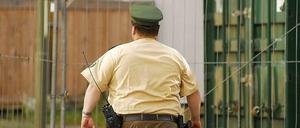 Im Alter darf man ruhig zwei, drei Kilo zulegen. Aber wer noch nicht mal den Einstiegstest in jungen Jahren schafft, ist bei der Polizei fehl am Platz.