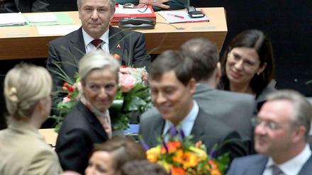 Alle mal zusammenrücken, bitte. Gut gelauntes Gedrängel im Abgeordnetenhaus. So schlimm war's in diesem Fall offenbar nicht.